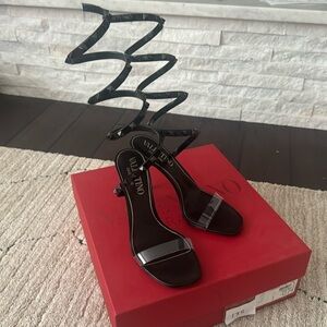 Valentino stud heals size 38